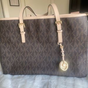 MK shoulder tote in perfect condition